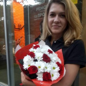букет з троянд і хризантем фото