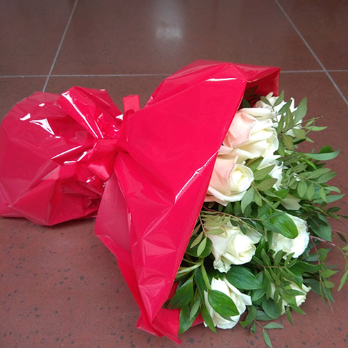 живе фото товару "11 кремових троянд"