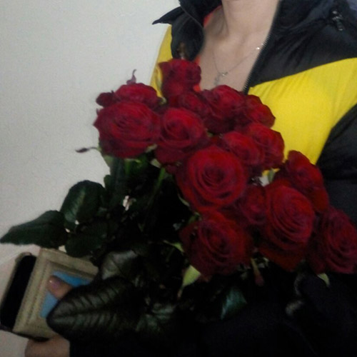 живе фото товару "15 червоних троянд"