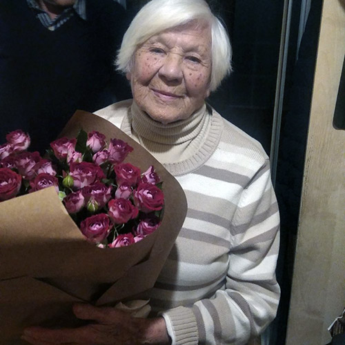 живе фото товару "15 кущових троянд"