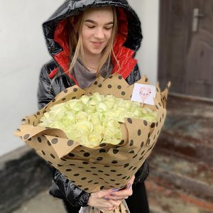 фото букета з 51 білої троянди