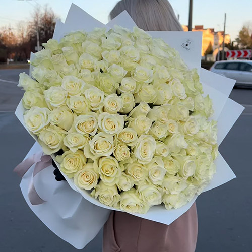 Фотографія доставленого букета 101 біла троянда